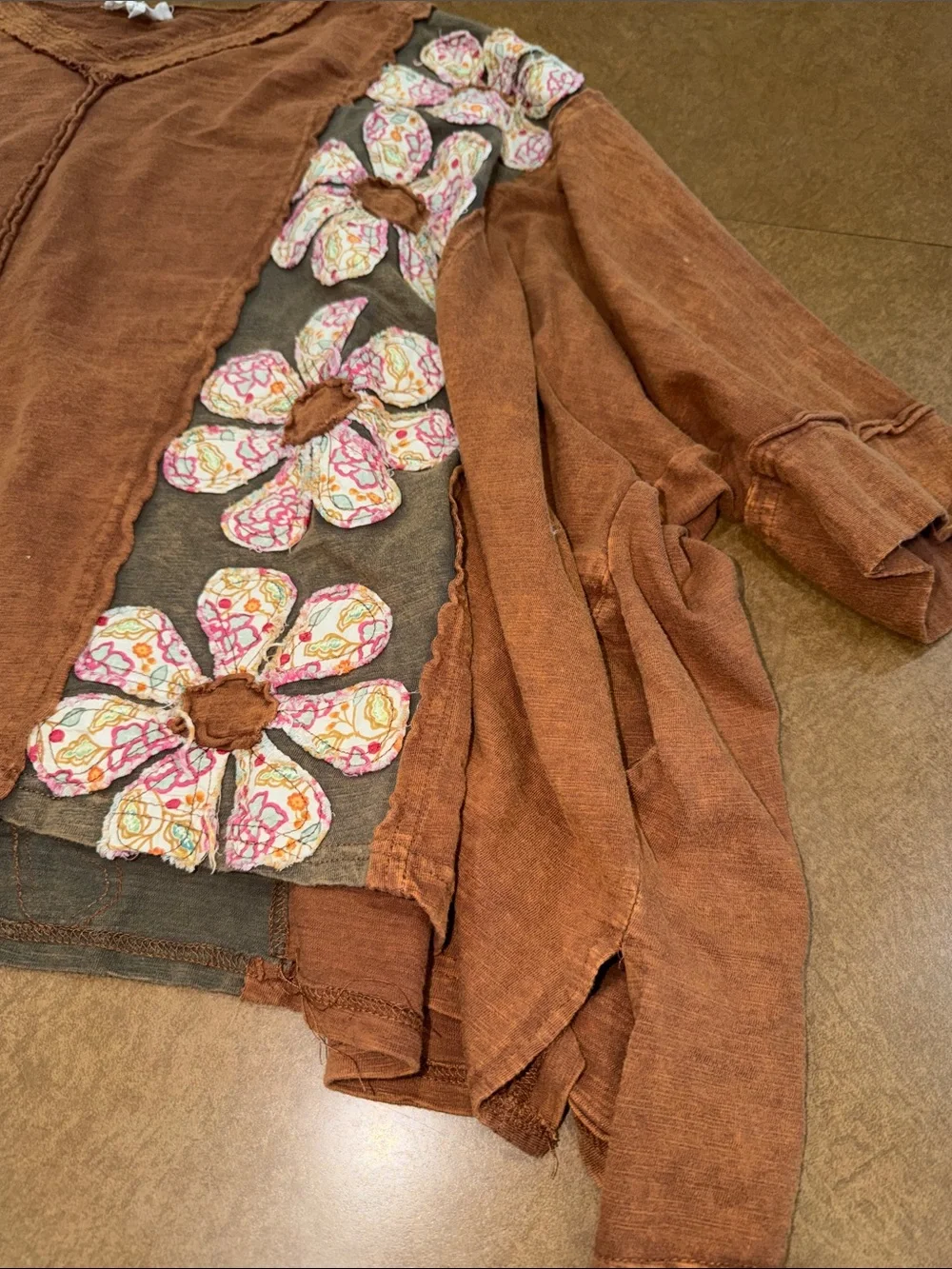 Blue Velvet Women's•OVERSIZED• Rust Floral Appliqué Short Sleeve Top 100% Cotton - Picture 3 of 10